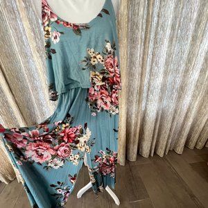 NWT Mimi K sage floral pull on jumper